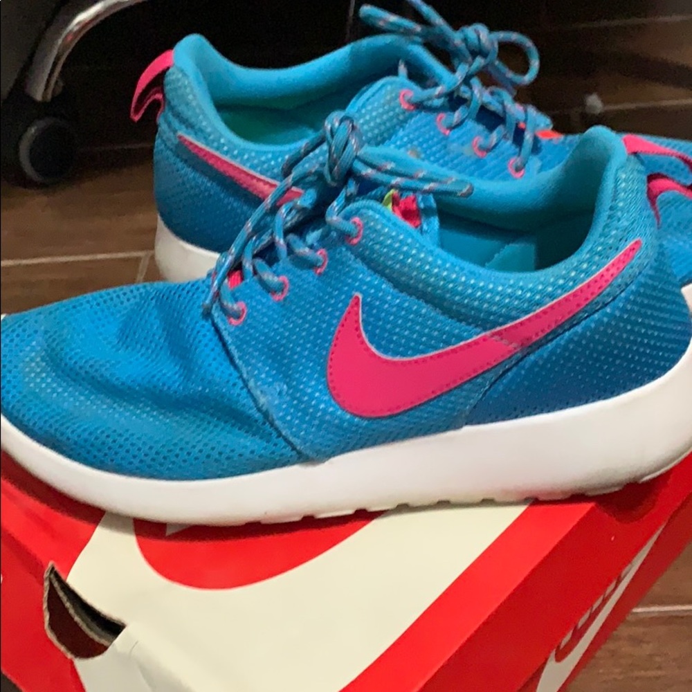Women Nike roshes